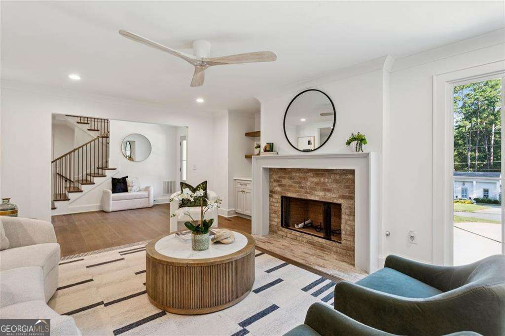 405 Allison Drive NE