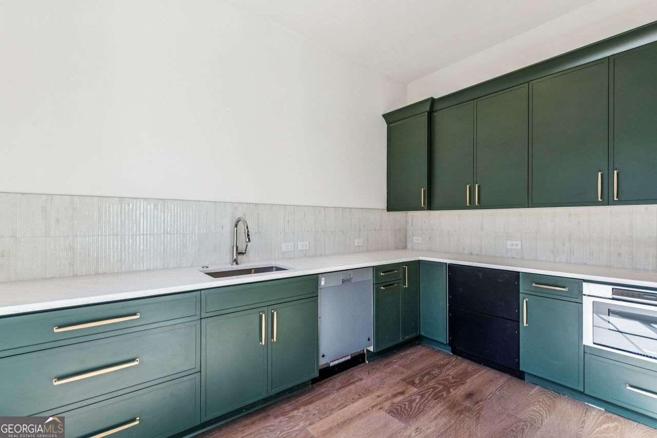 200 River Valley Court