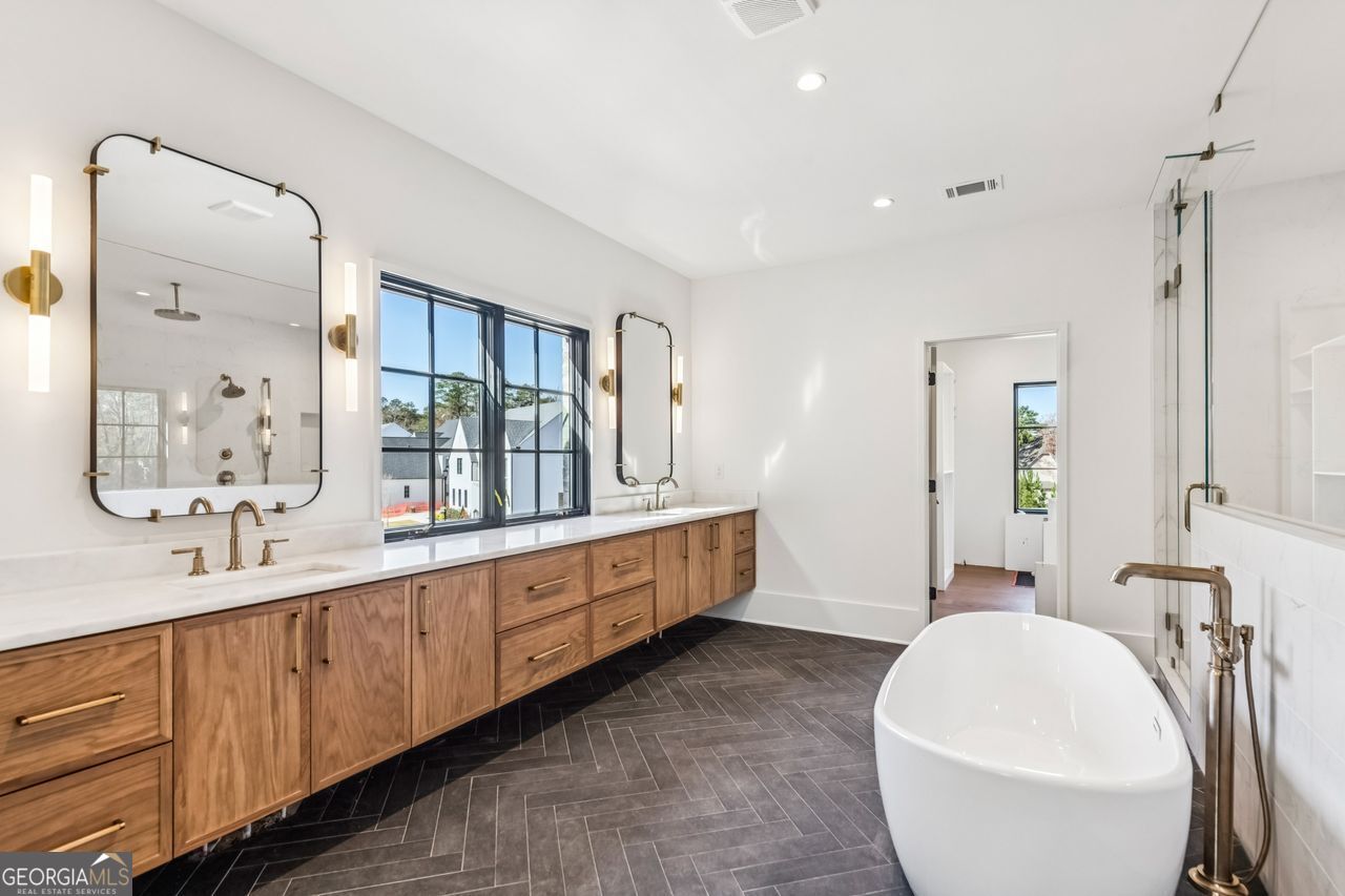 200 River Valley Court