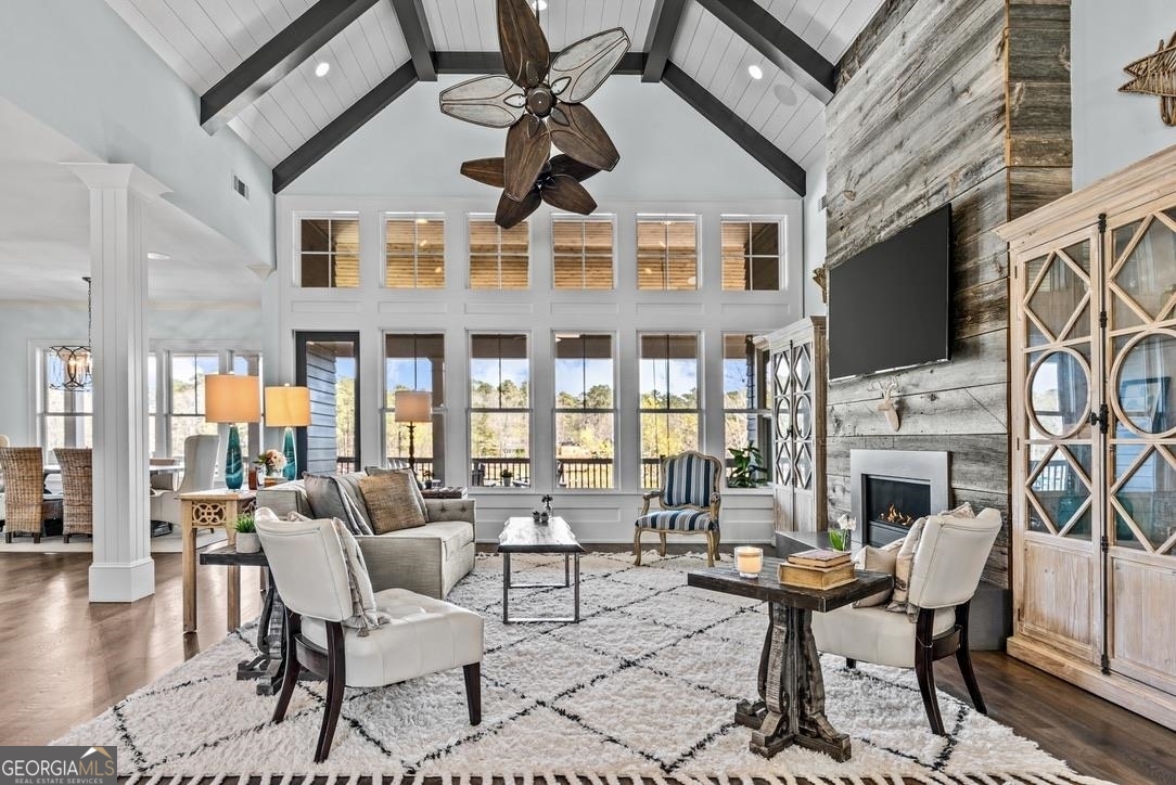 1611 Lighthouse Circle