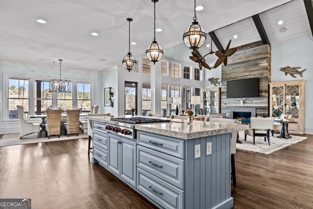 1611 Lighthouse Circle