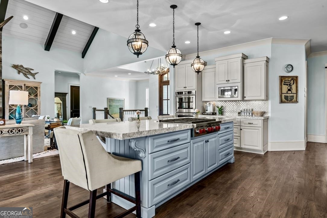 1611 Lighthouse Circle