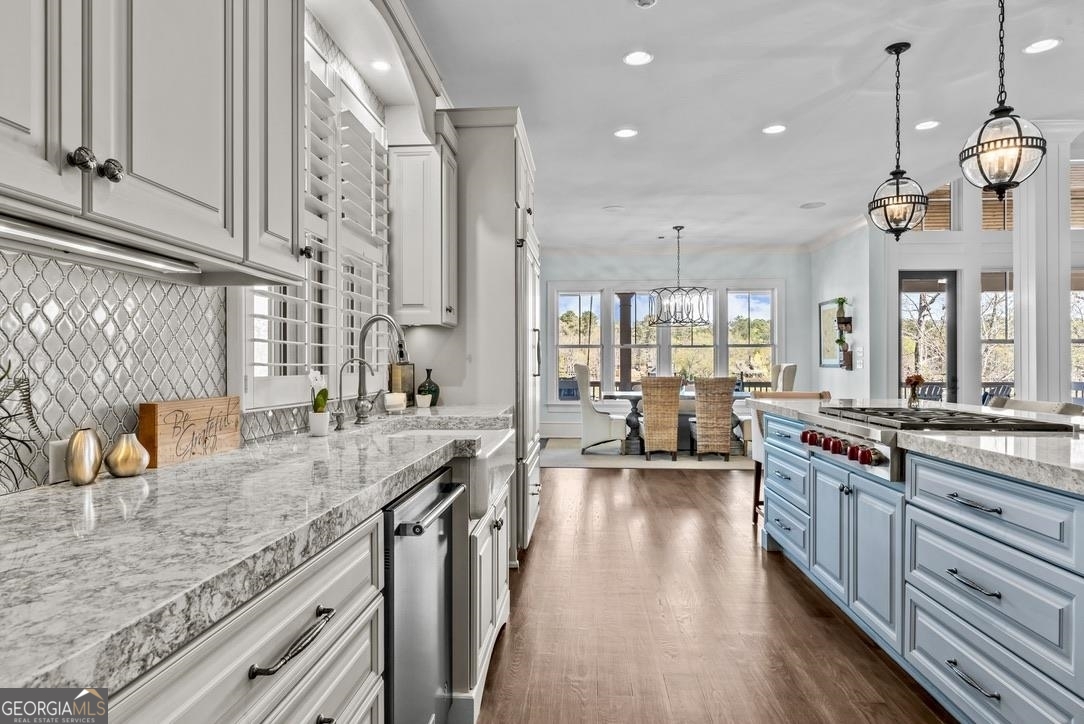 1611 Lighthouse Circle