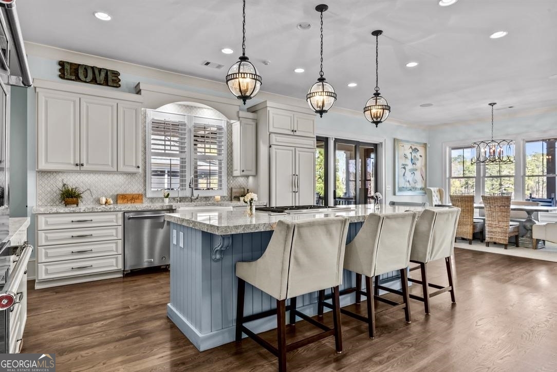 1611 Lighthouse Circle