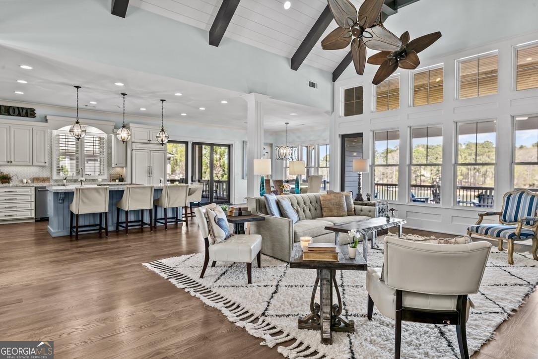 1611 Lighthouse Circle