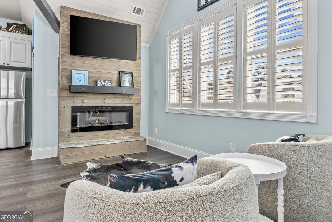 1611 Lighthouse Circle