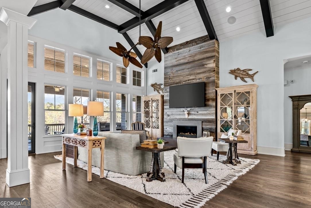 1611 Lighthouse Circle