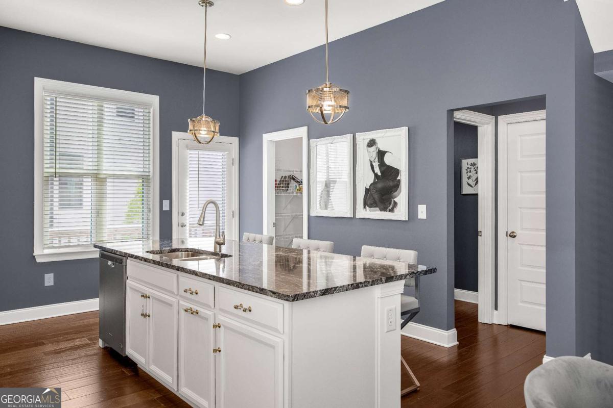 2013 Rockledge Road NE