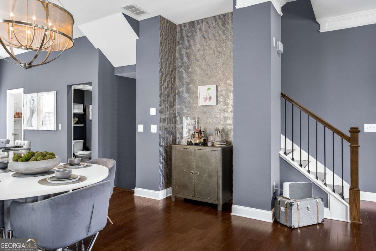 2013 Rockledge Road NE