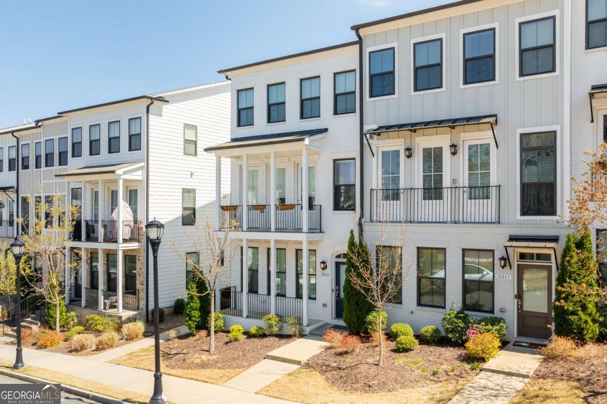 2013 Rockledge Road NE