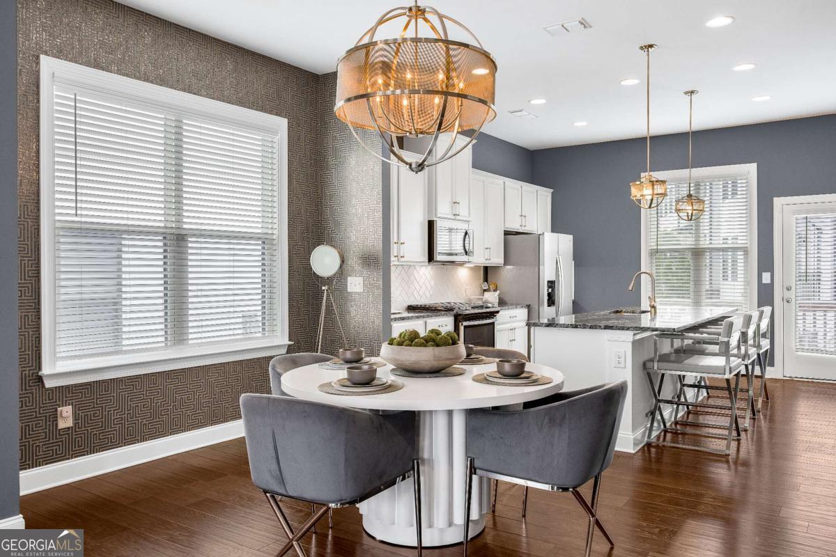 2013 Rockledge Road NE