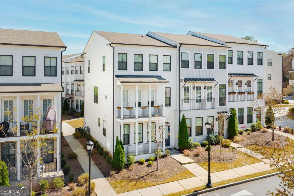 2013 Rockledge Road NE