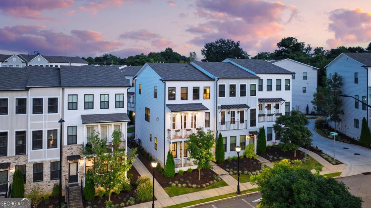 2013 Rockledge Road NE