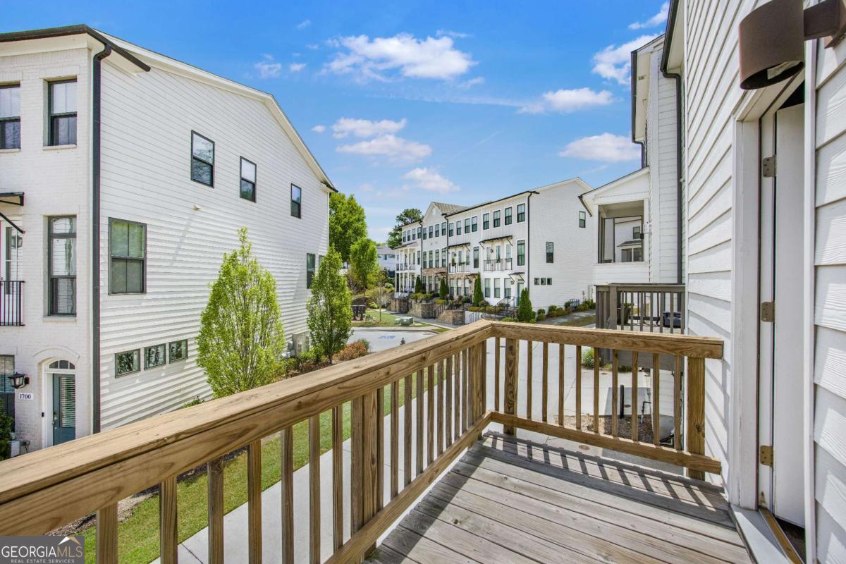 2013 Rockledge Road NE