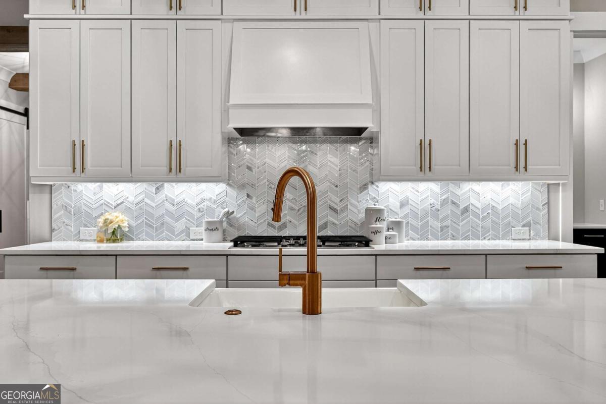 2200 Ellis Mountain Drive SW