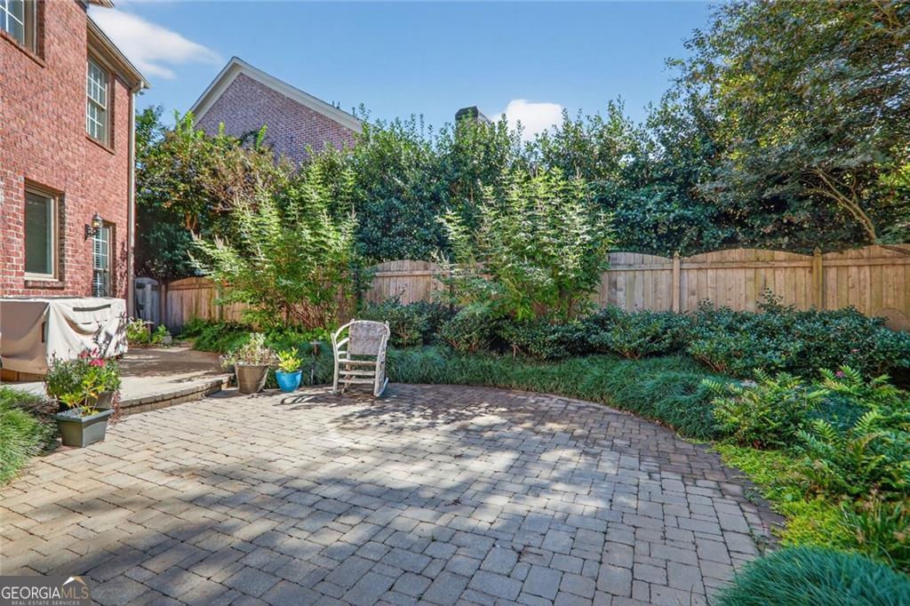 2718 Vinings Oak Drive SE