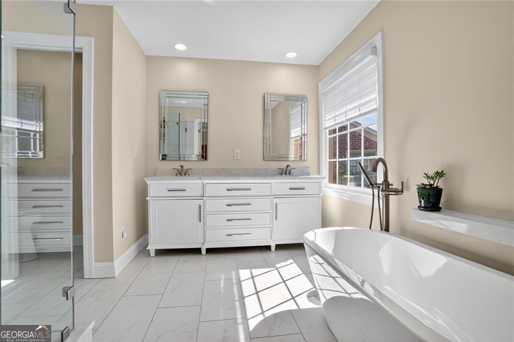 2718 Vinings Oak Drive SE