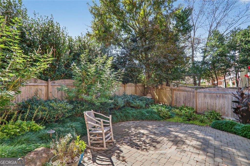 2718 Vinings Oak Drive SE