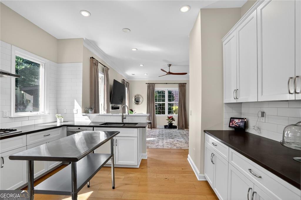 2718 Vinings Oak Drive SE