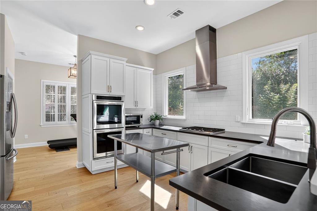 2718 Vinings Oak Drive SE