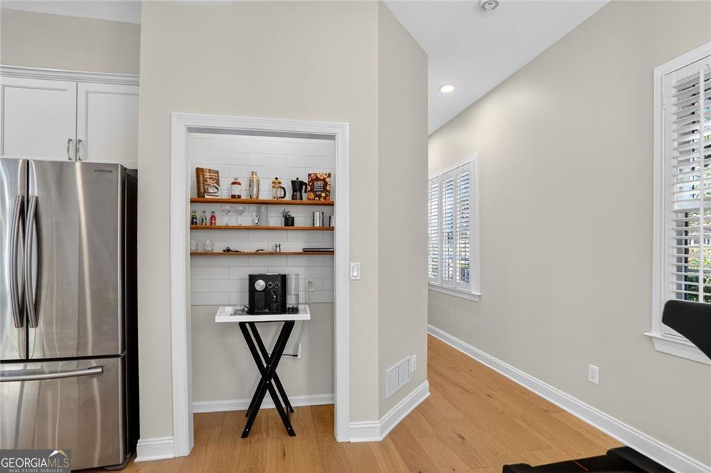 2718 Vinings Oak Drive SE