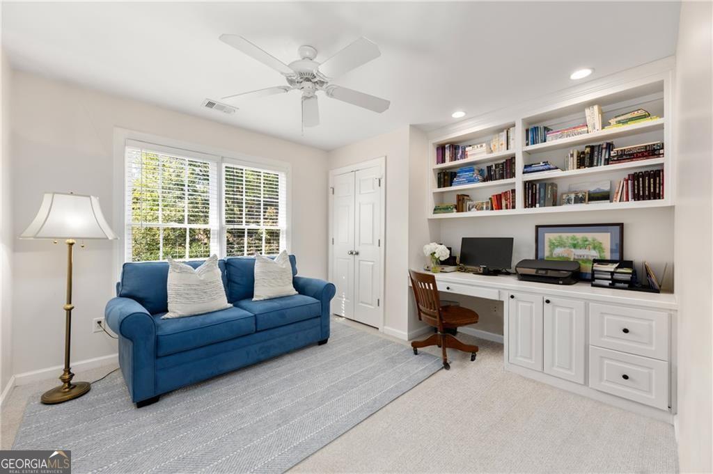 2718 Vinings Oak Drive SE