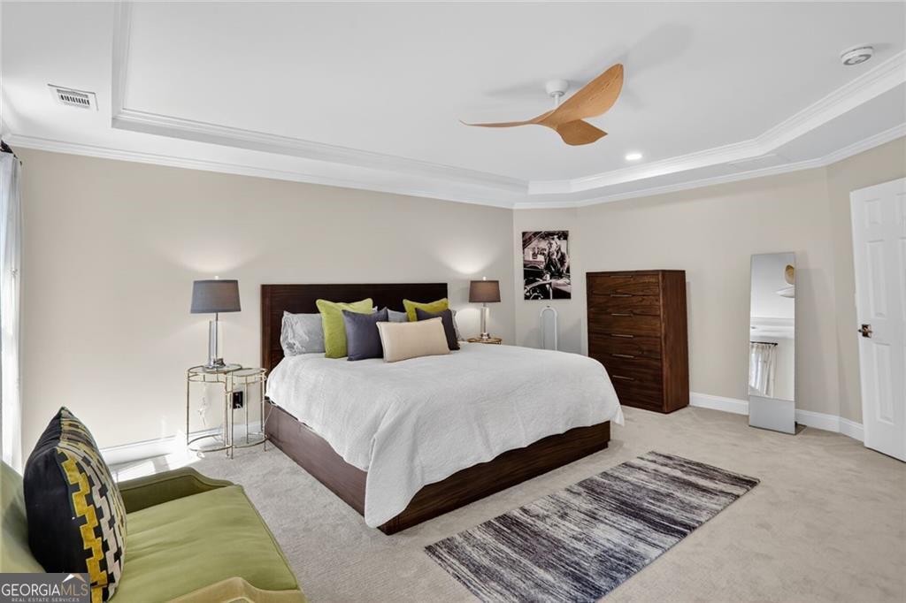 2718 Vinings Oak Drive SE