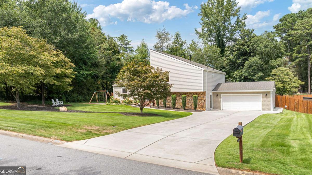 2817 Gracewood Drive NE