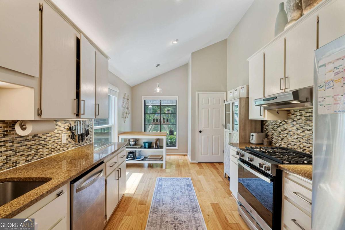 2817 Gracewood Drive NE