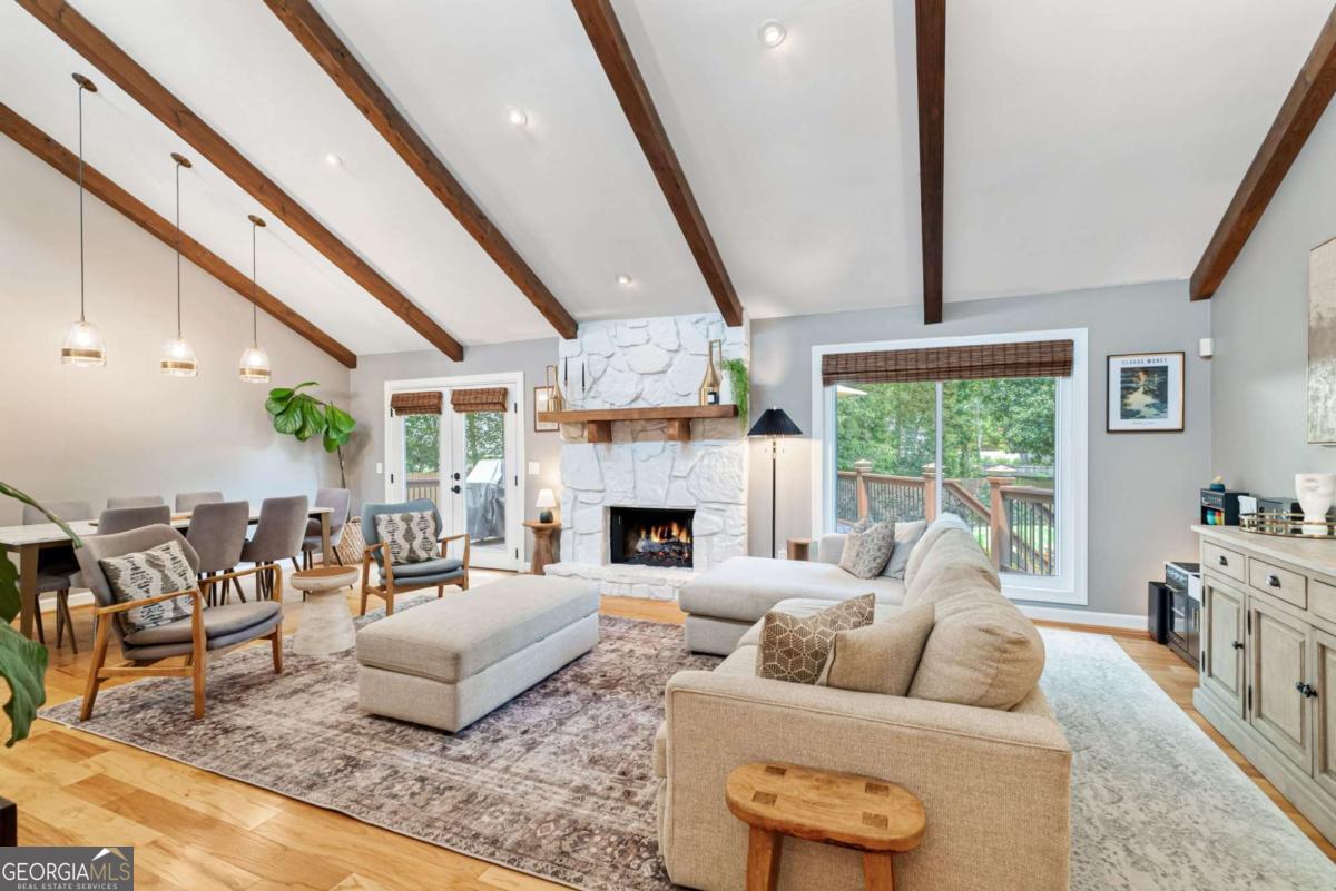 2817 Gracewood Drive NE