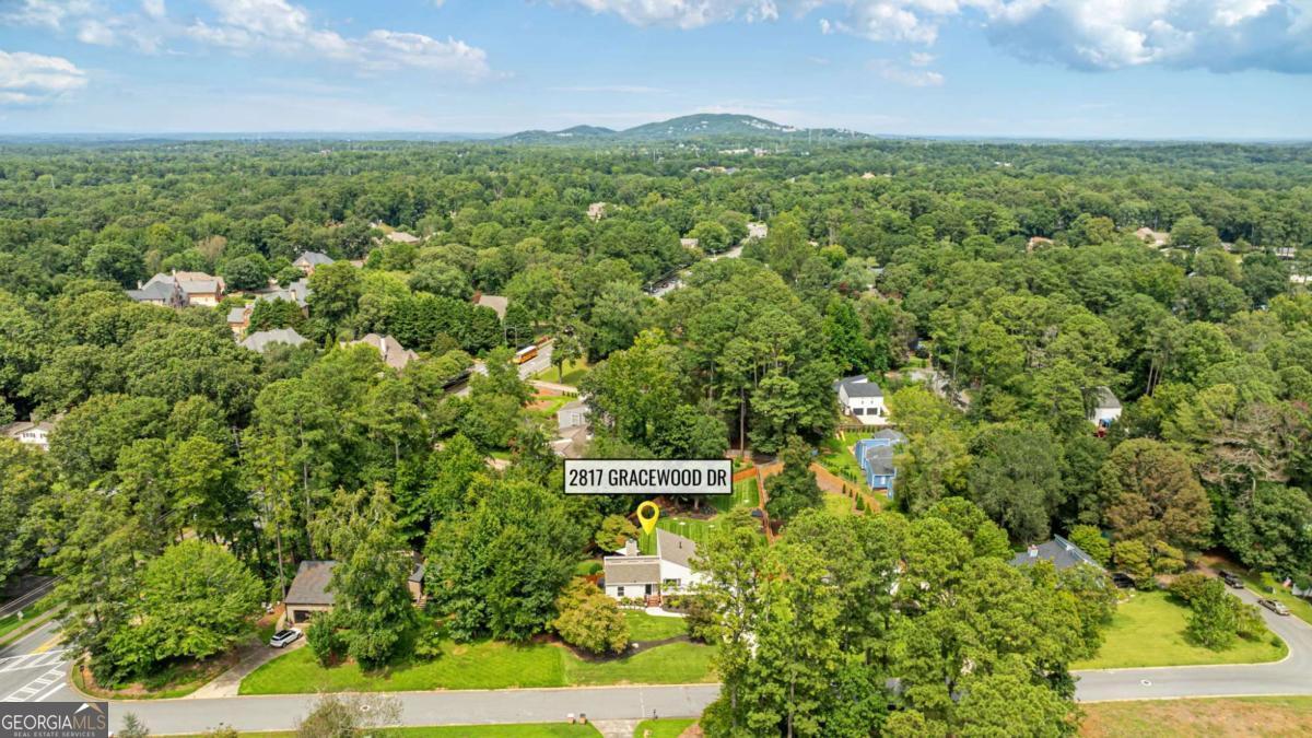 2817 Gracewood Drive NE