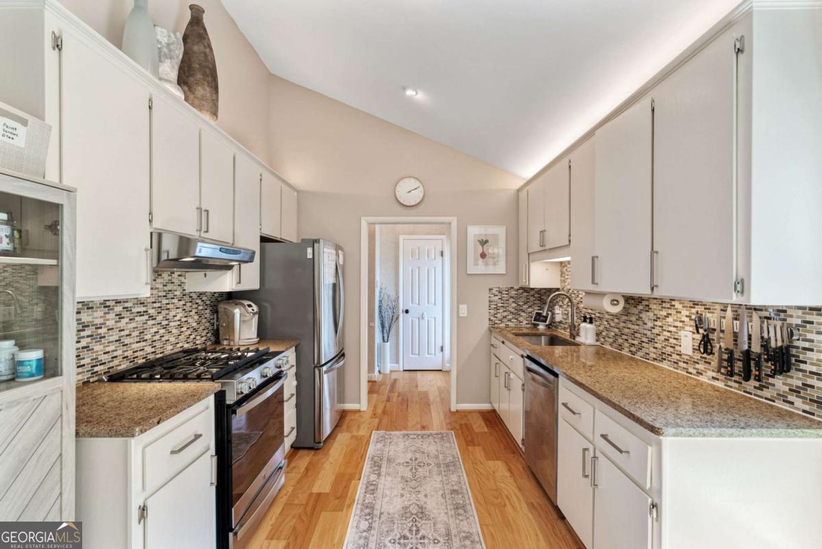 2817 Gracewood Drive NE