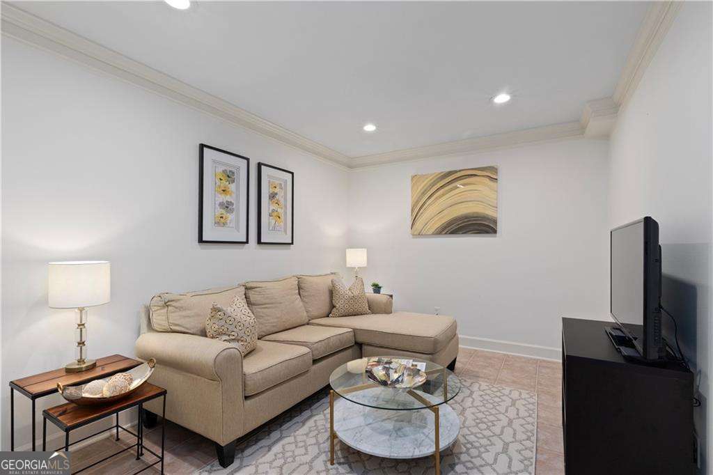 1153 Chantilly Ridge NE