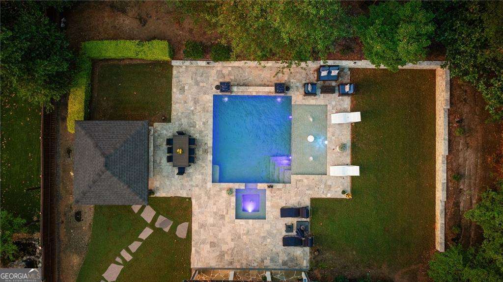 976 Ferncliff Road NE