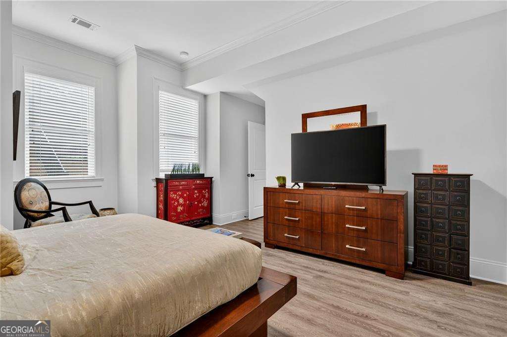 976 Ferncliff Road NE