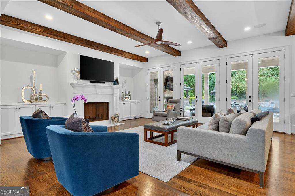 976 Ferncliff Road NE