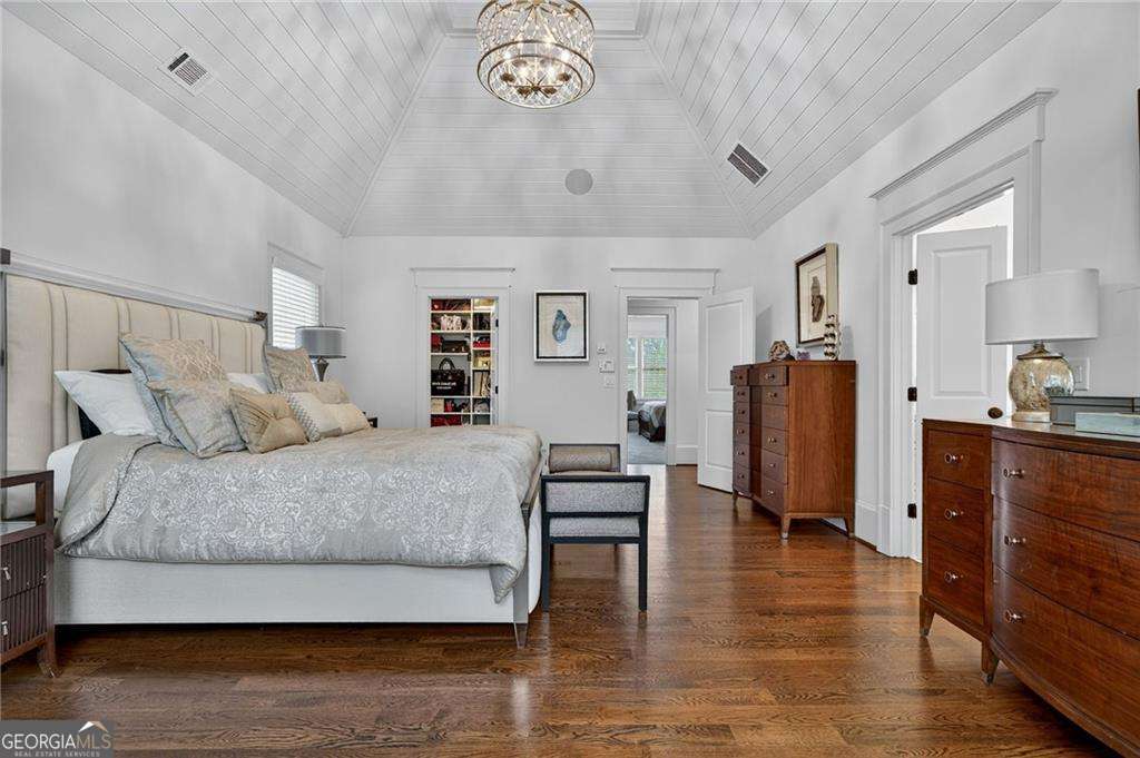 976 Ferncliff Road NE