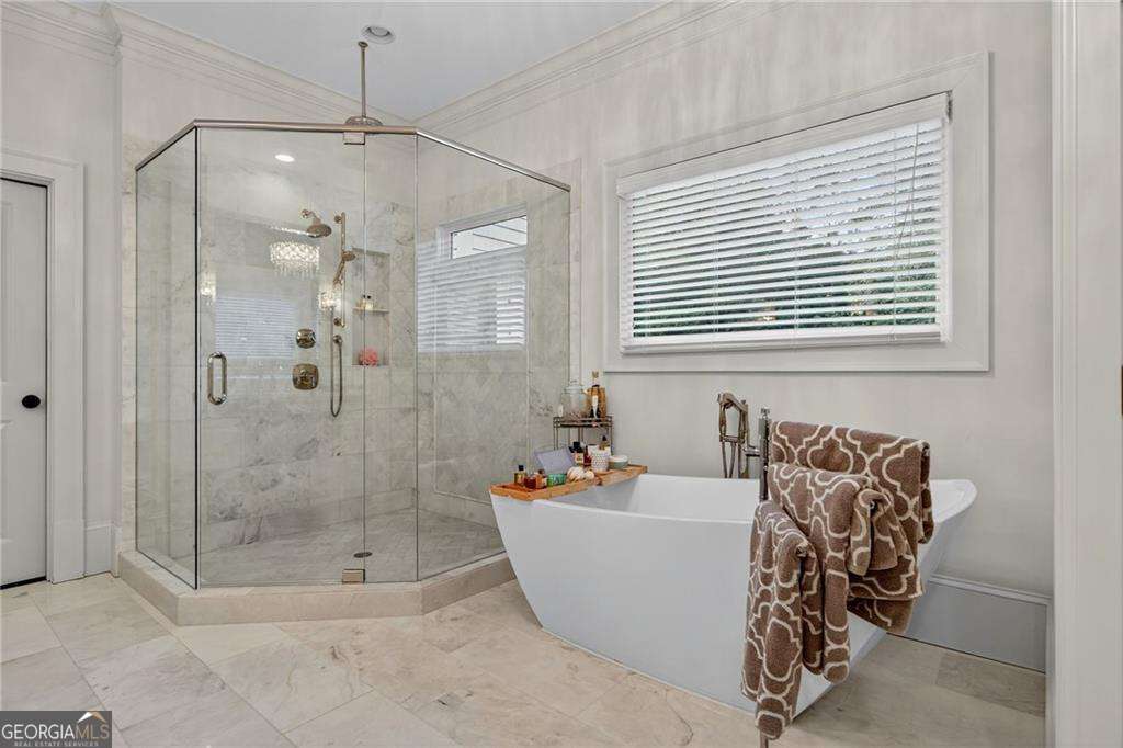 976 Ferncliff Road NE