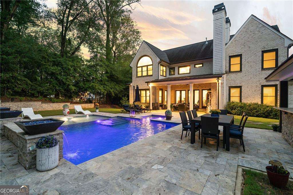 976 Ferncliff Road NE