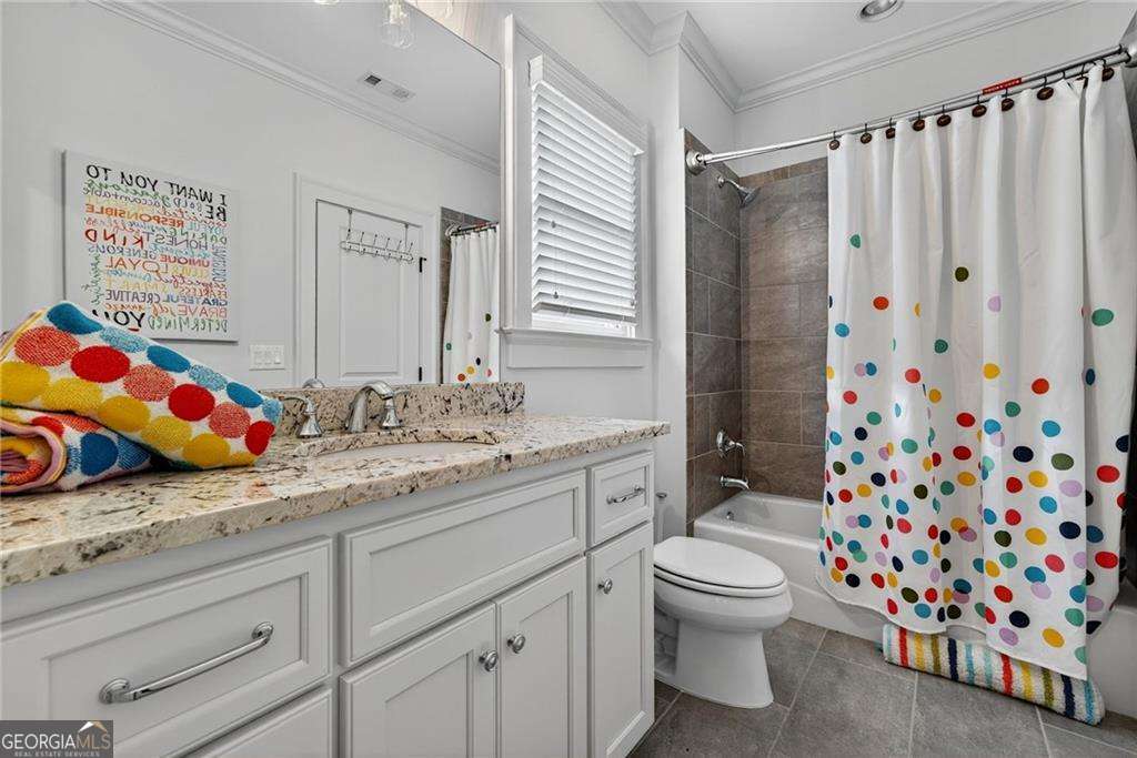 976 Ferncliff Road NE