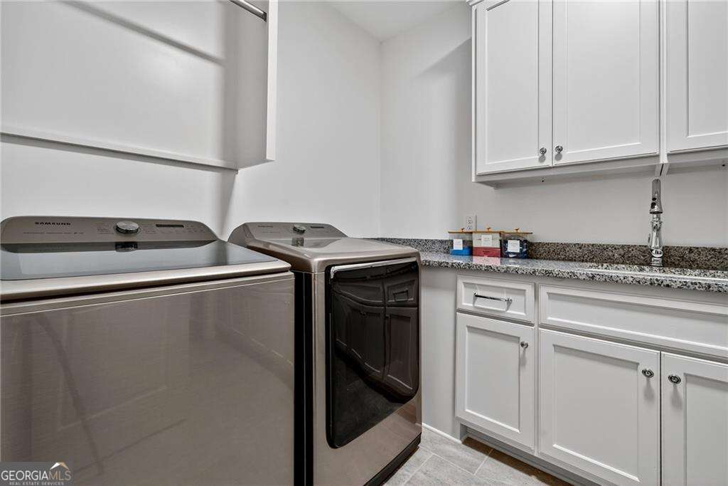 976 Ferncliff Road NE