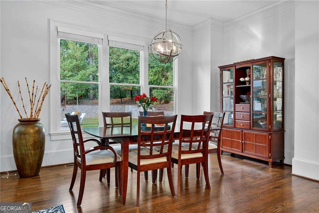 976 Ferncliff Road NE