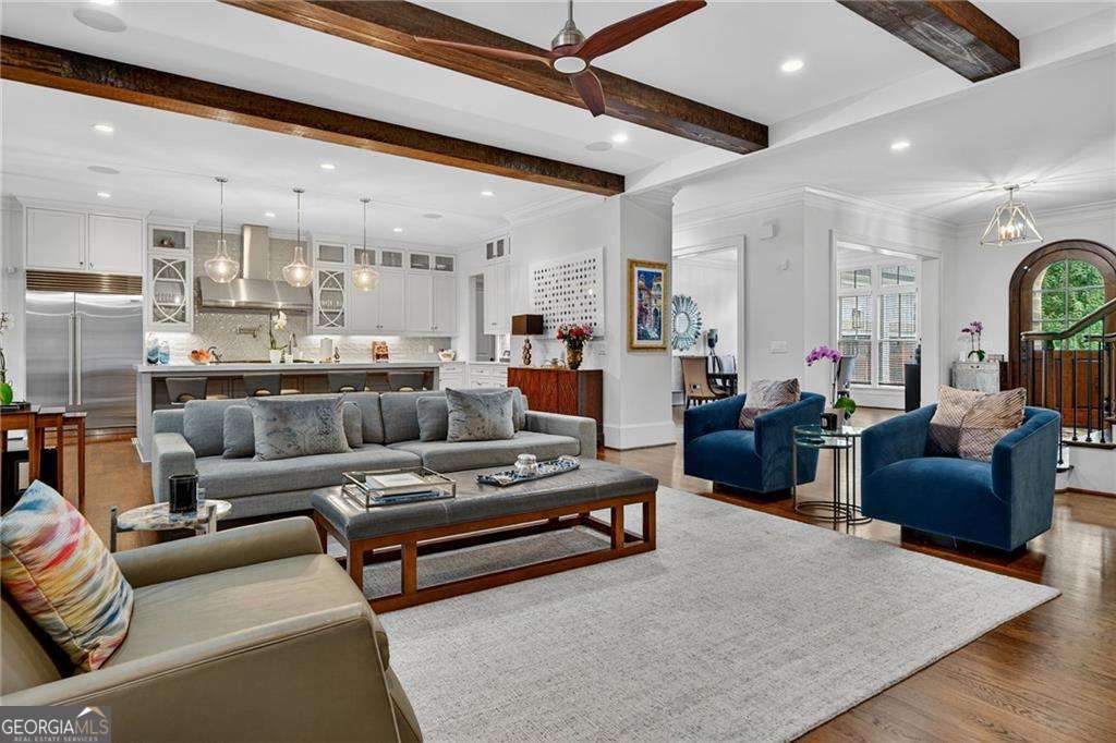 976 Ferncliff Road NE