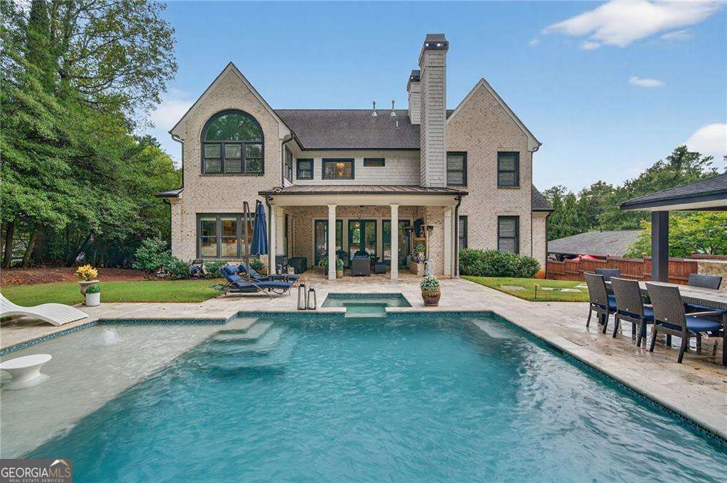 976 Ferncliff Road NE