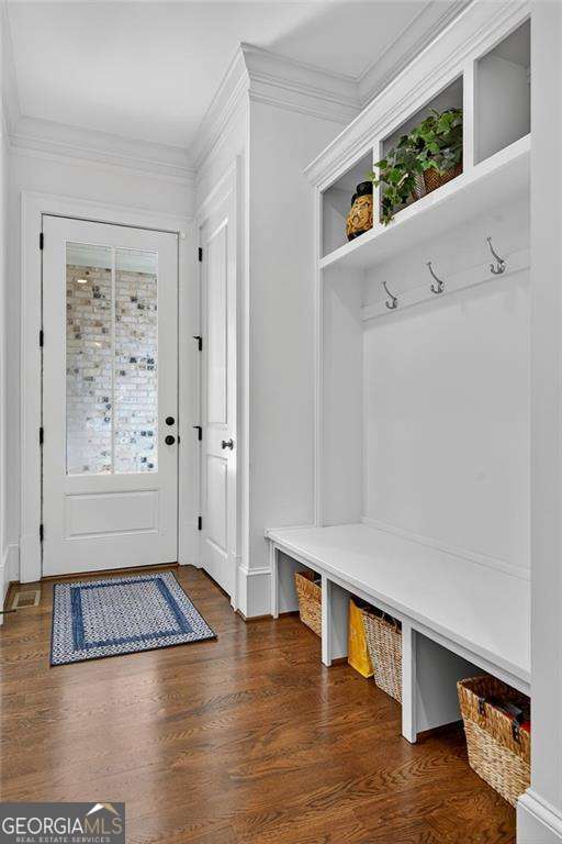 976 Ferncliff Road NE