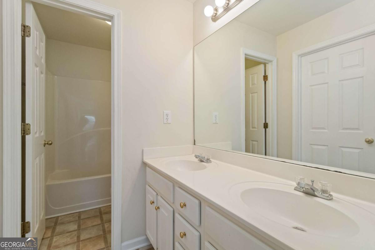 6281 Vinings Vintage Drive