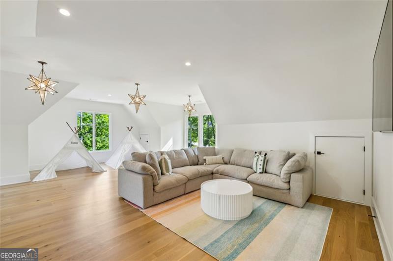 3379 Rennes Drive NE