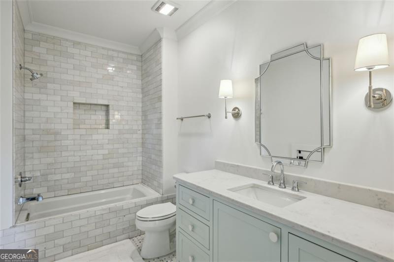 3379 Rennes Drive NE