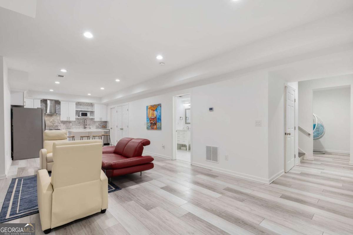 4290 CANTERBURY WALK Drive