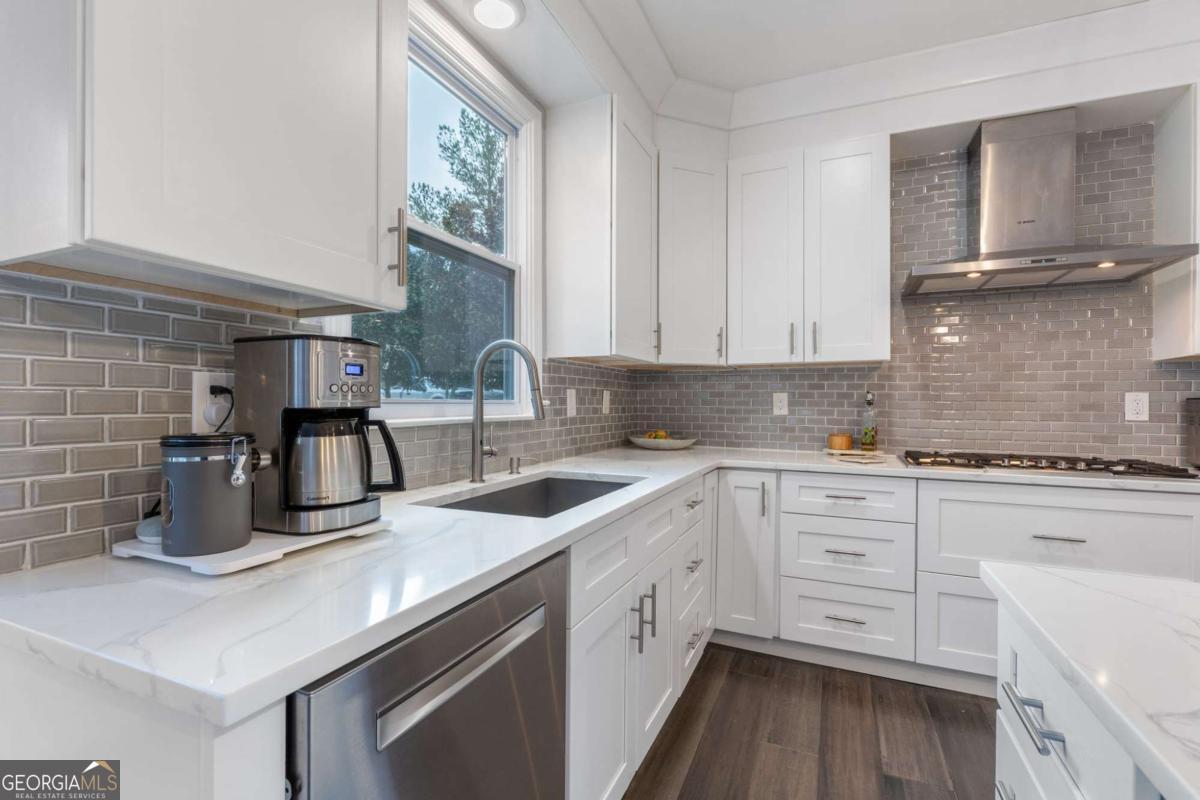 4290 CANTERBURY WALK Drive